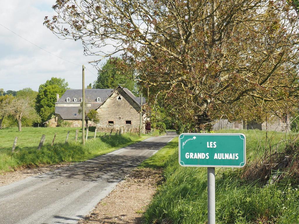 Les Grands-Aulnais Panzió Cossé-le-Vivien Kültér fotó
